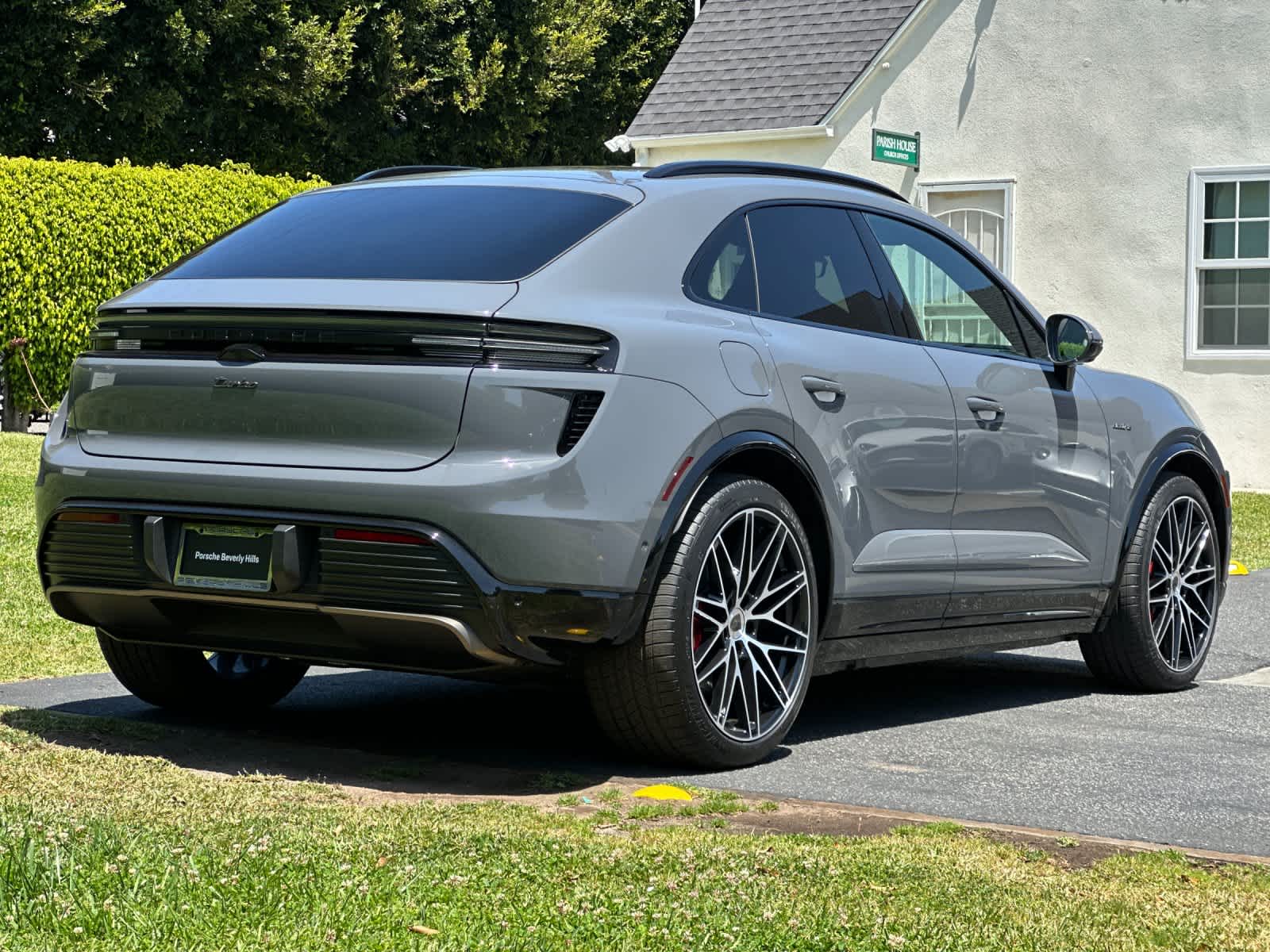 Thumbnail: 2026 Porsche Macan - 8