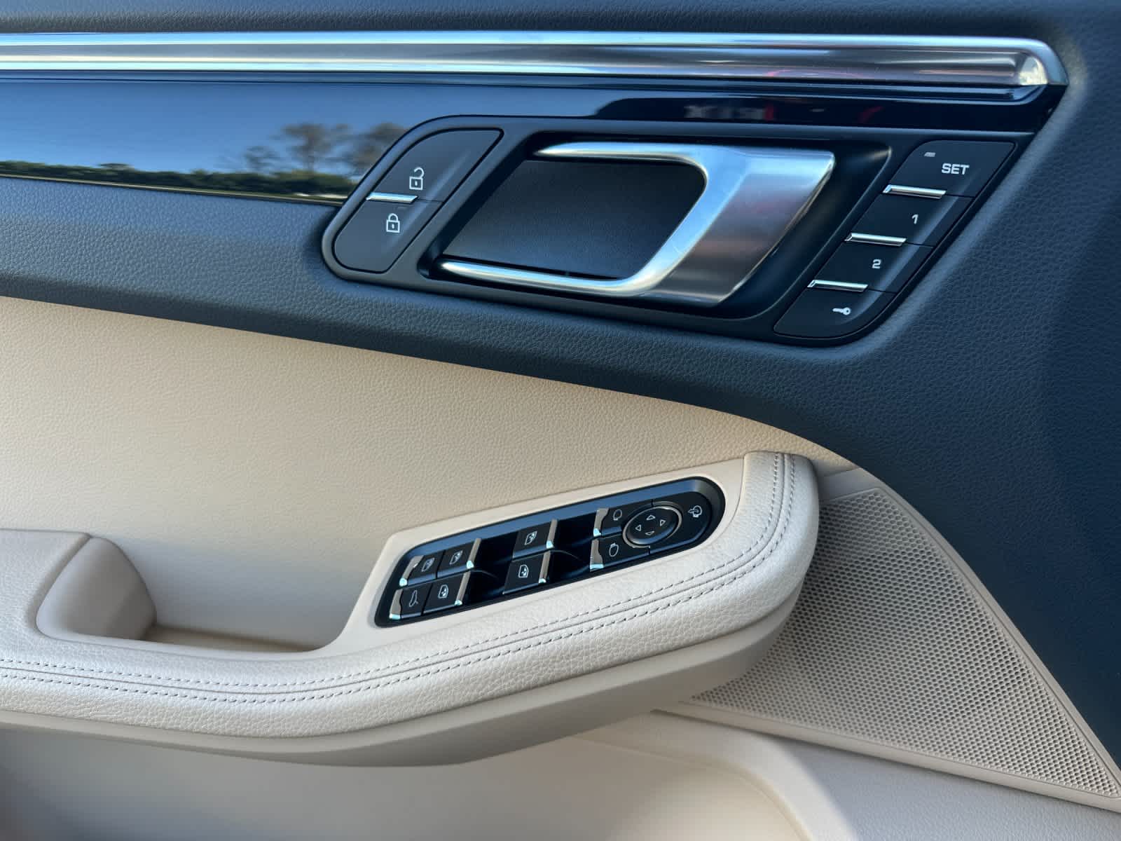 Thumbnail: 2026 Porsche Macan - 12