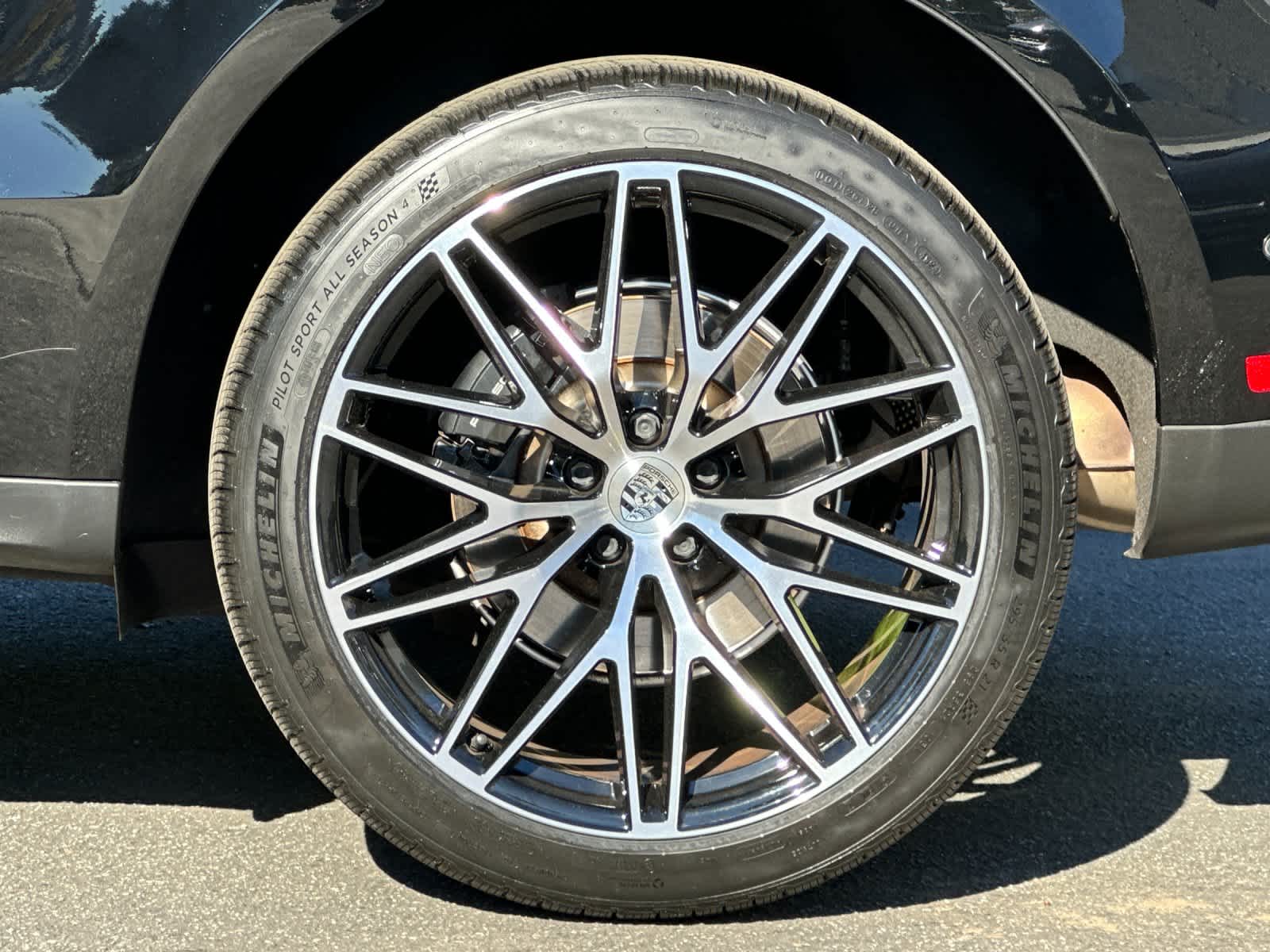 Thumbnail: 2022 Porsche Macan - 31