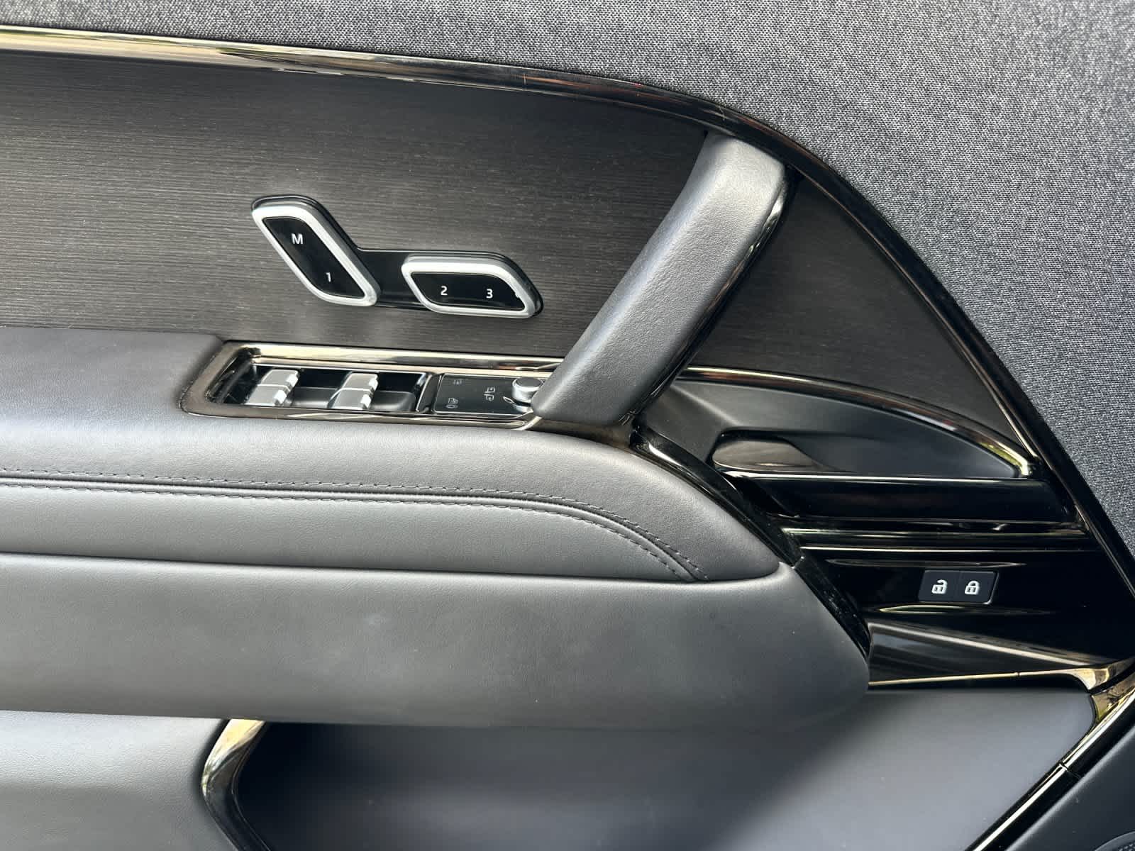 Thumbnail: 2023 Land Rover Range Rover Sport - 12