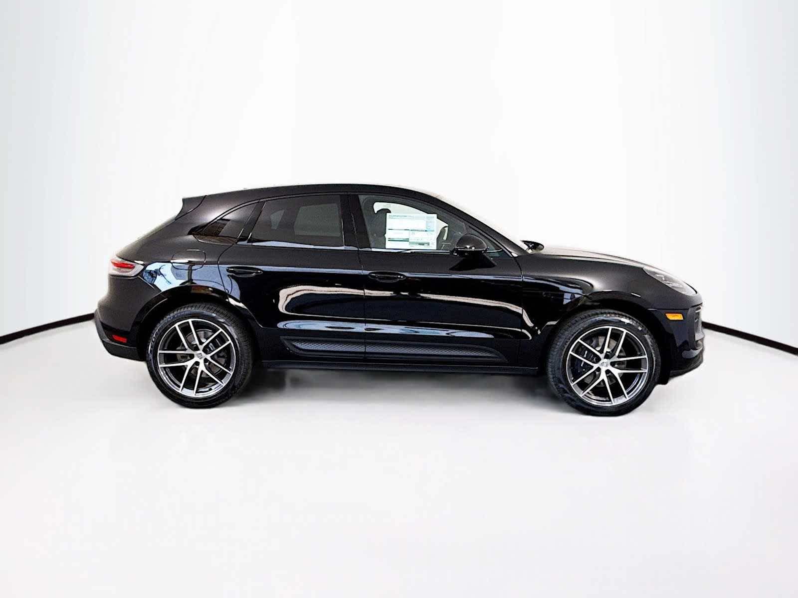 Thumbnail: 2025 Porsche Macan - 8