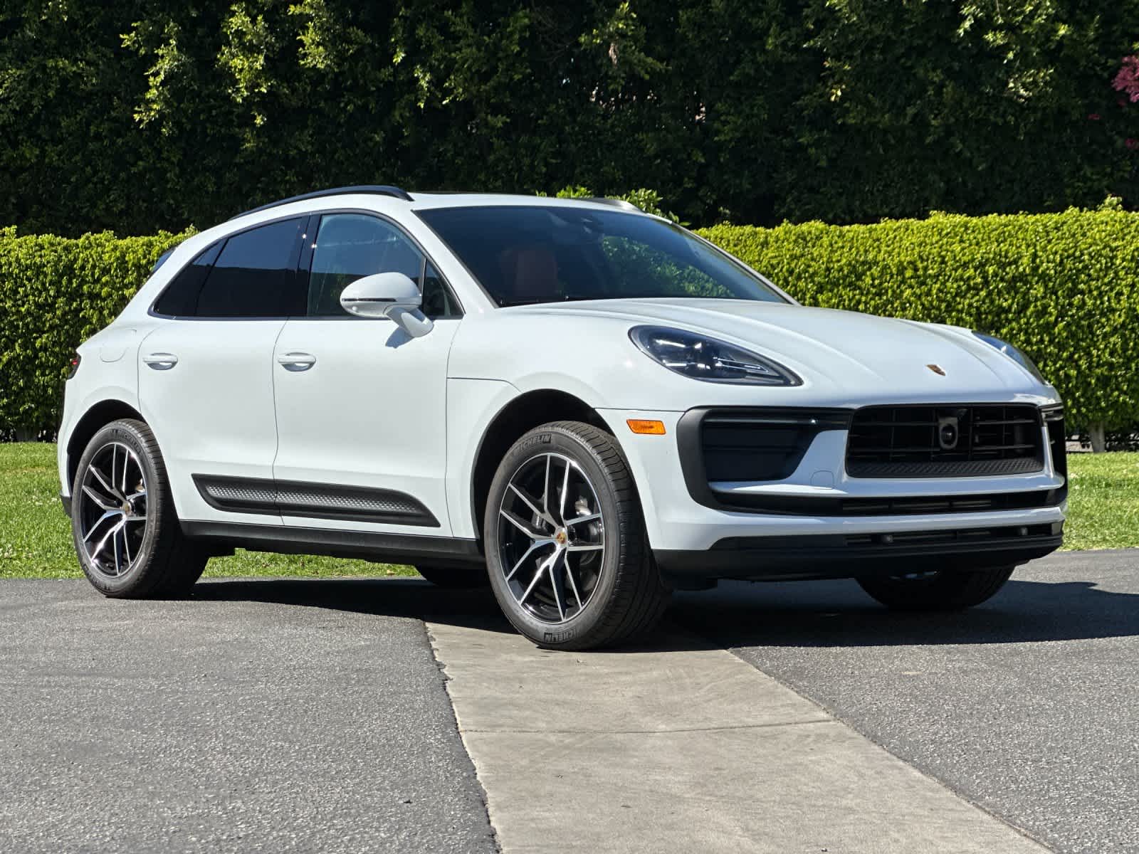 Thumbnail: 2026 Porsche Macan - 10