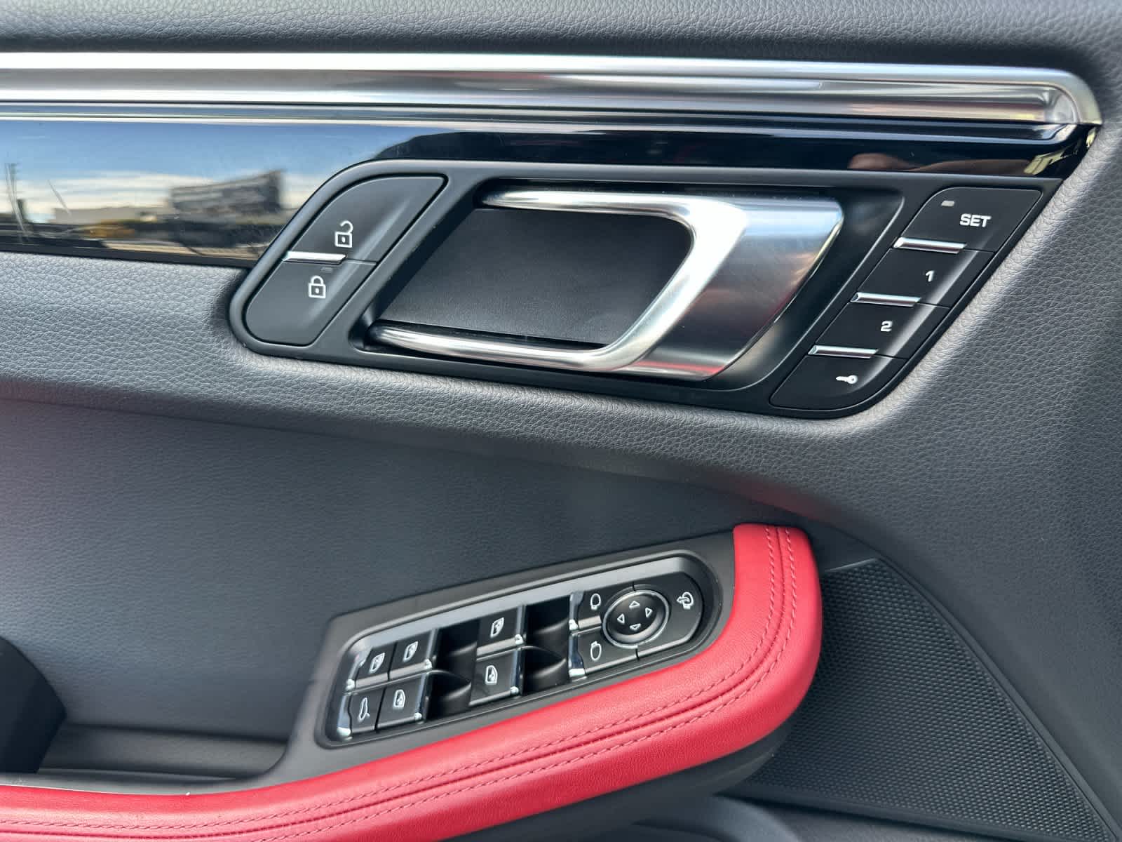 Thumbnail: 2025 Porsche Macan - 12