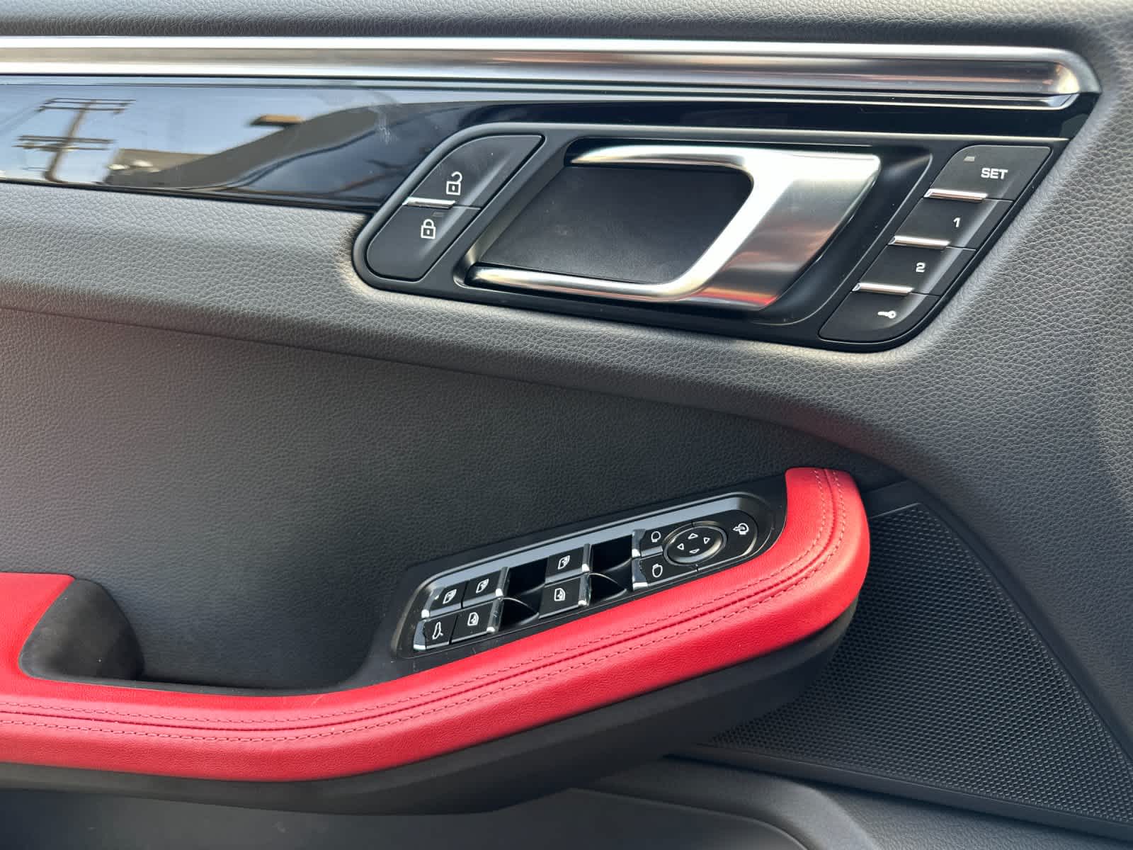 Thumbnail: 2025 Porsche Macan - 12