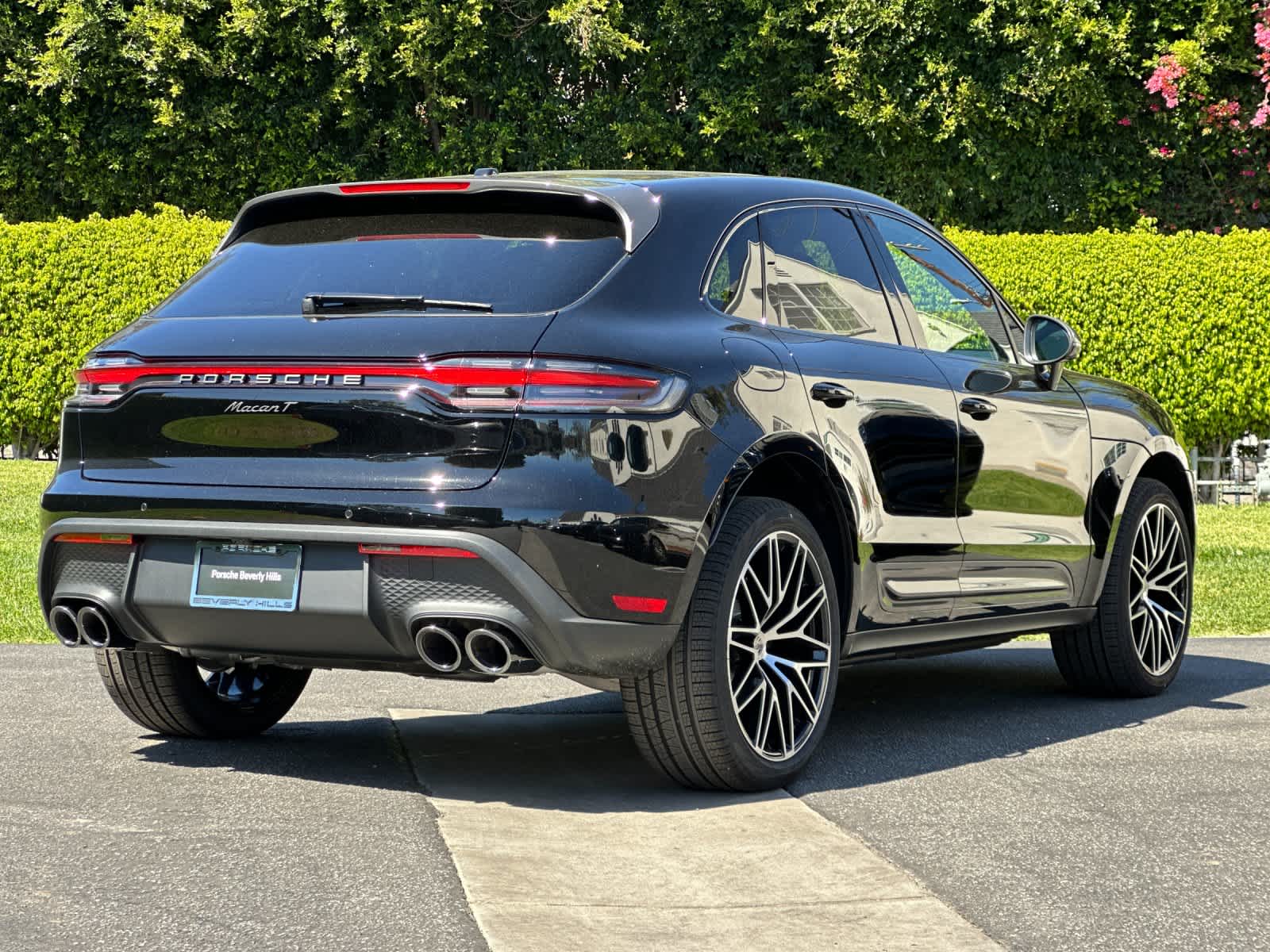 Thumbnail: 2026 Porsche Macan - 8