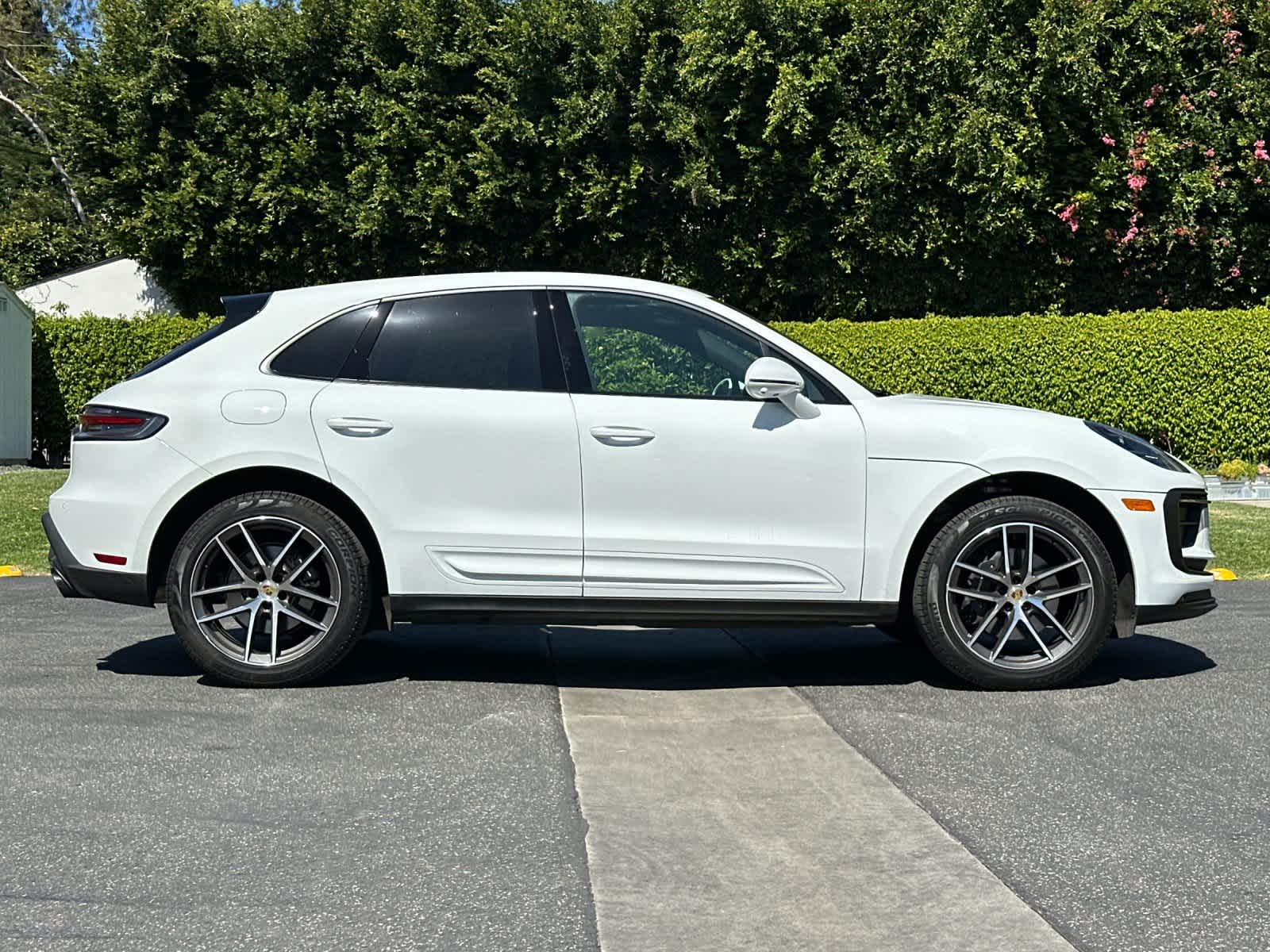Thumbnail: 2025 Porsche Macan - 9
