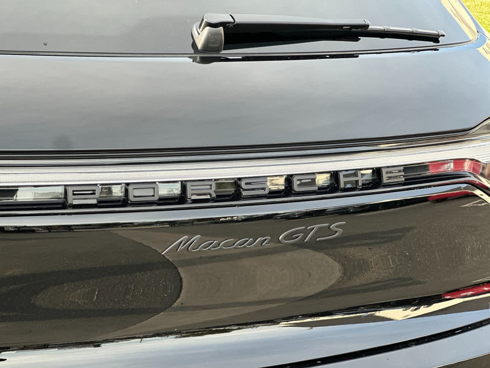Thumbnail: 2026 Porsche Macan - 33