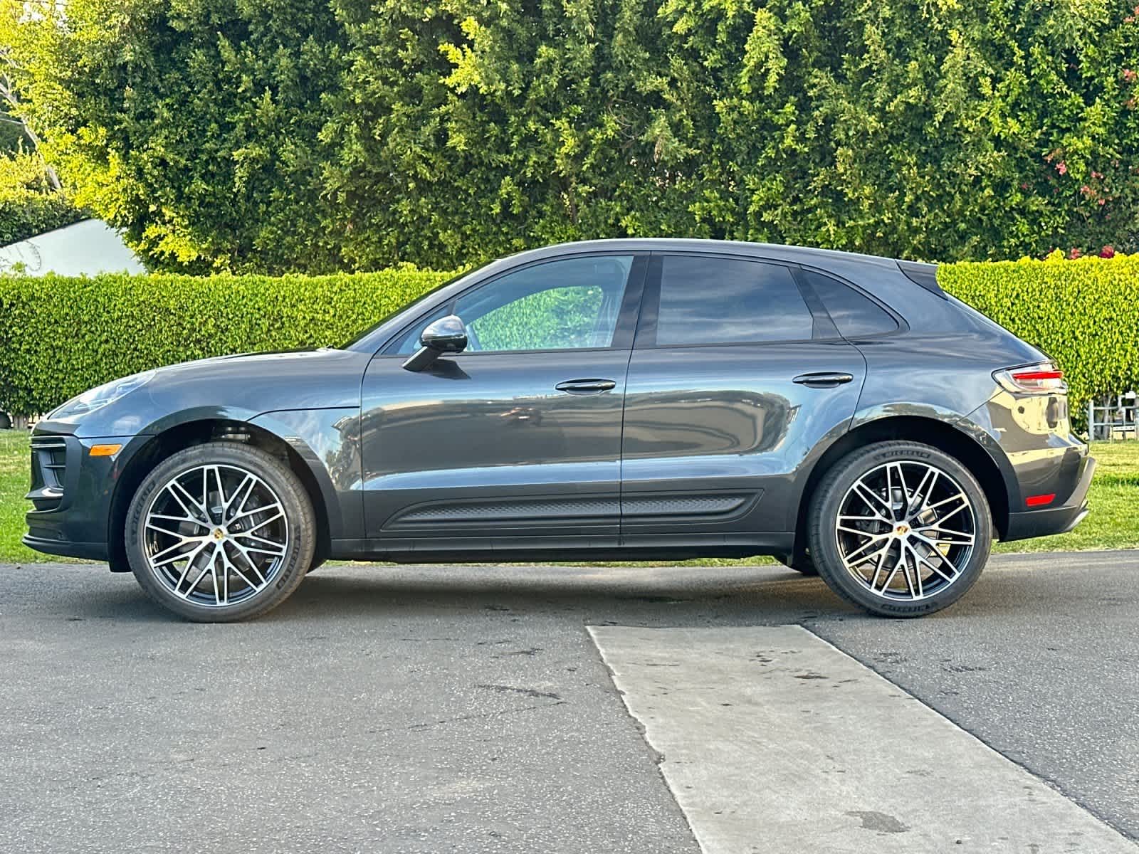 Thumbnail: 2026 Porsche Macan - 2