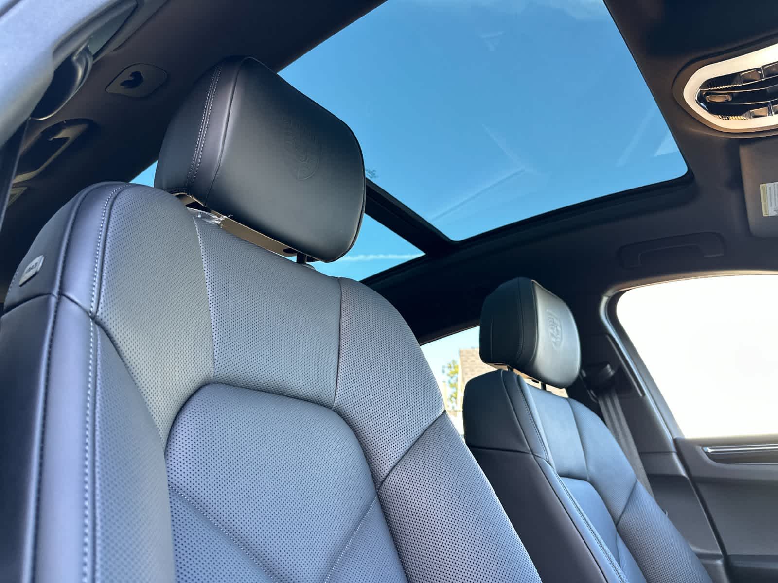 Thumbnail: 2026 Porsche Macan - 18