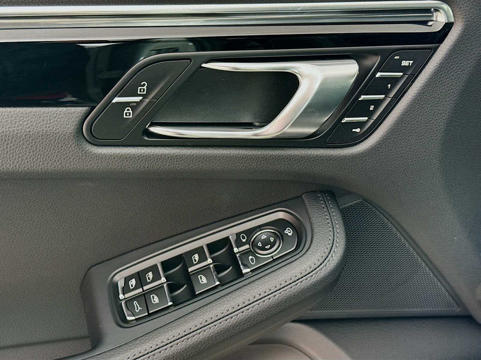 Thumbnail: 2026 Porsche Macan - 14