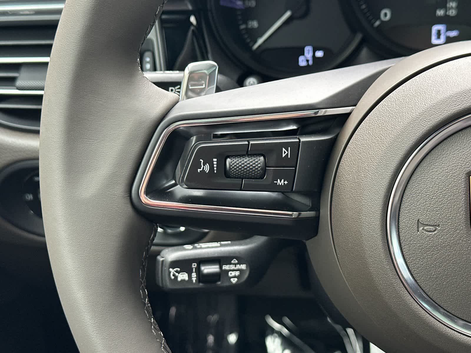 Thumbnail: 2026 Porsche Macan - 27