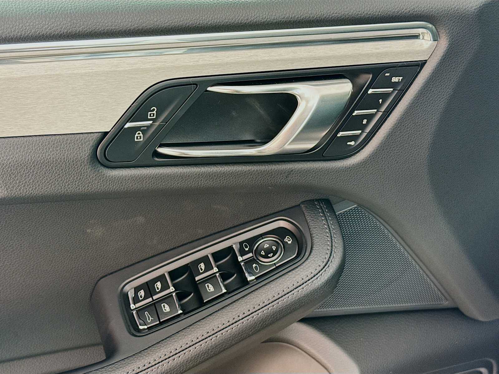 Thumbnail: 2026 Porsche Macan - 14