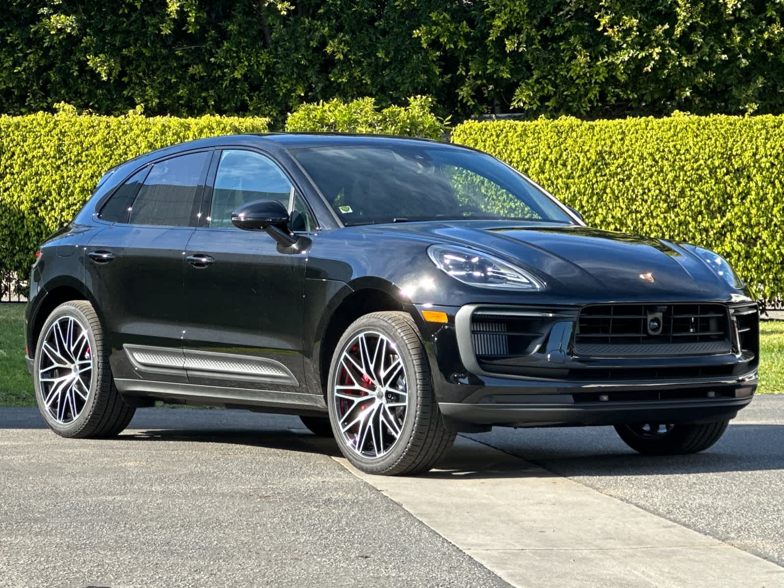 Thumbnail: 2026 Porsche Macan - 10