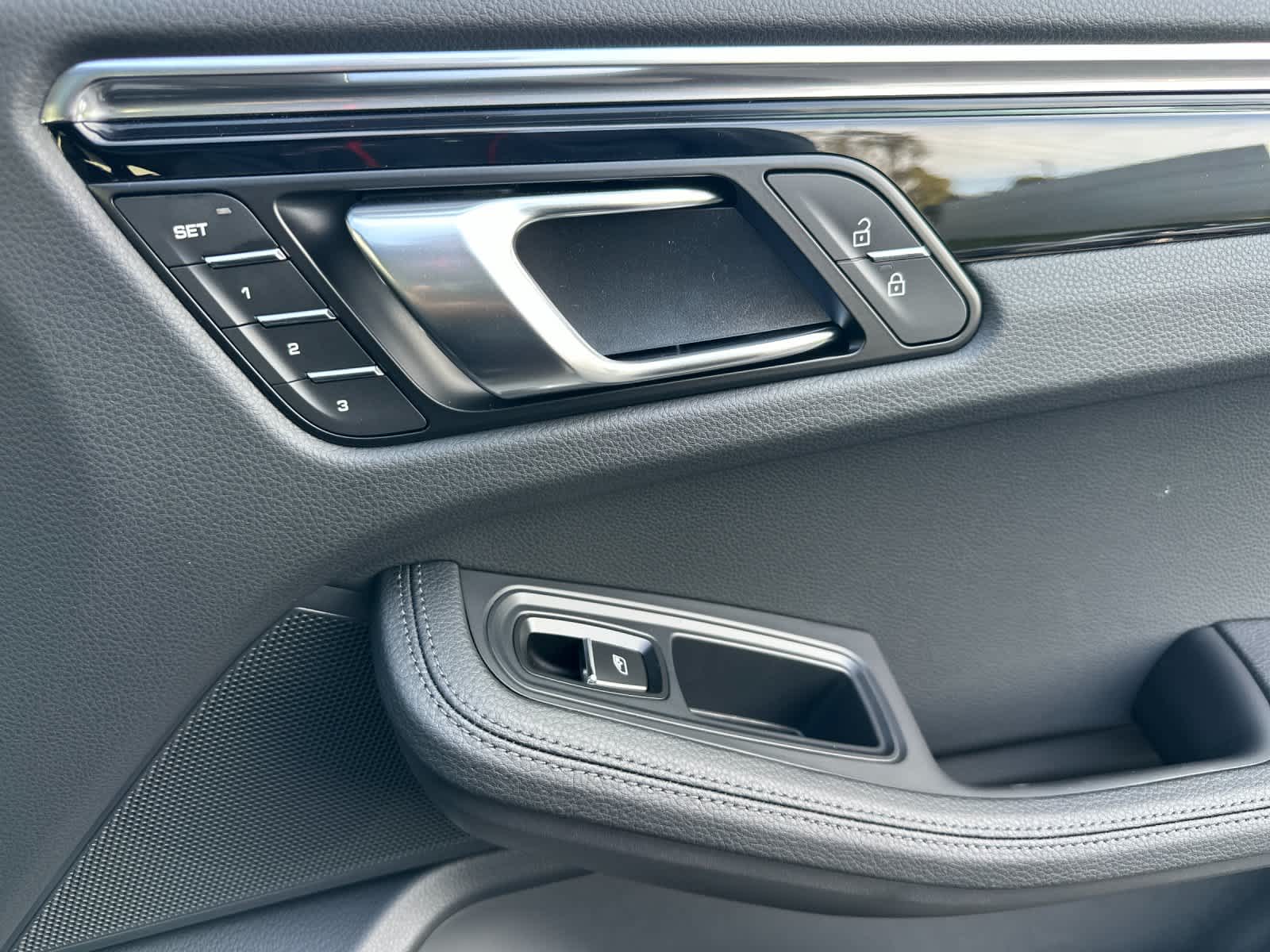 Thumbnail: 2026 Porsche Macan - 19