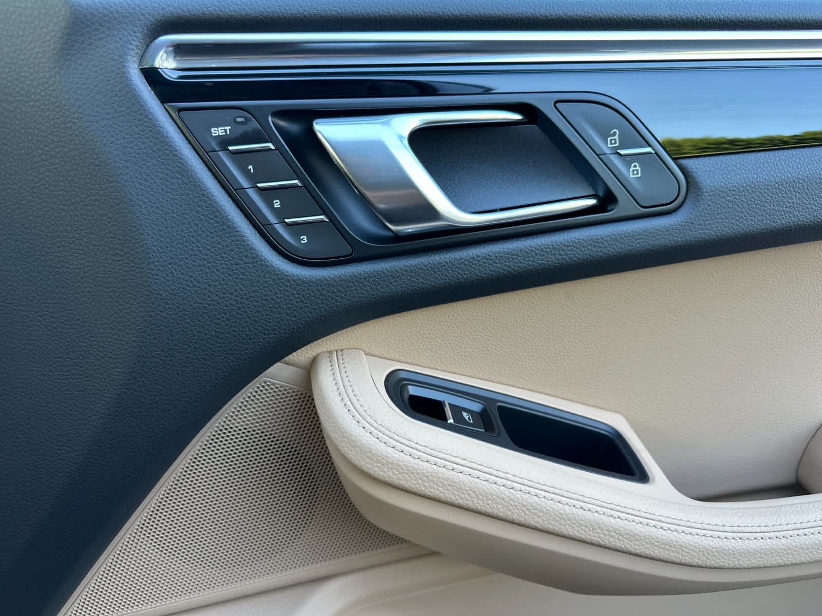 Thumbnail: 2026 Porsche Macan - 19