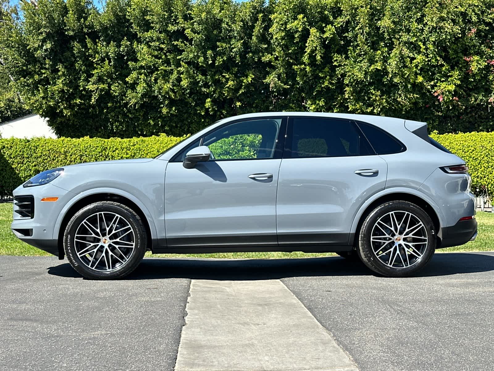 Thumbnail: 2025 Porsche Cayenne - 2