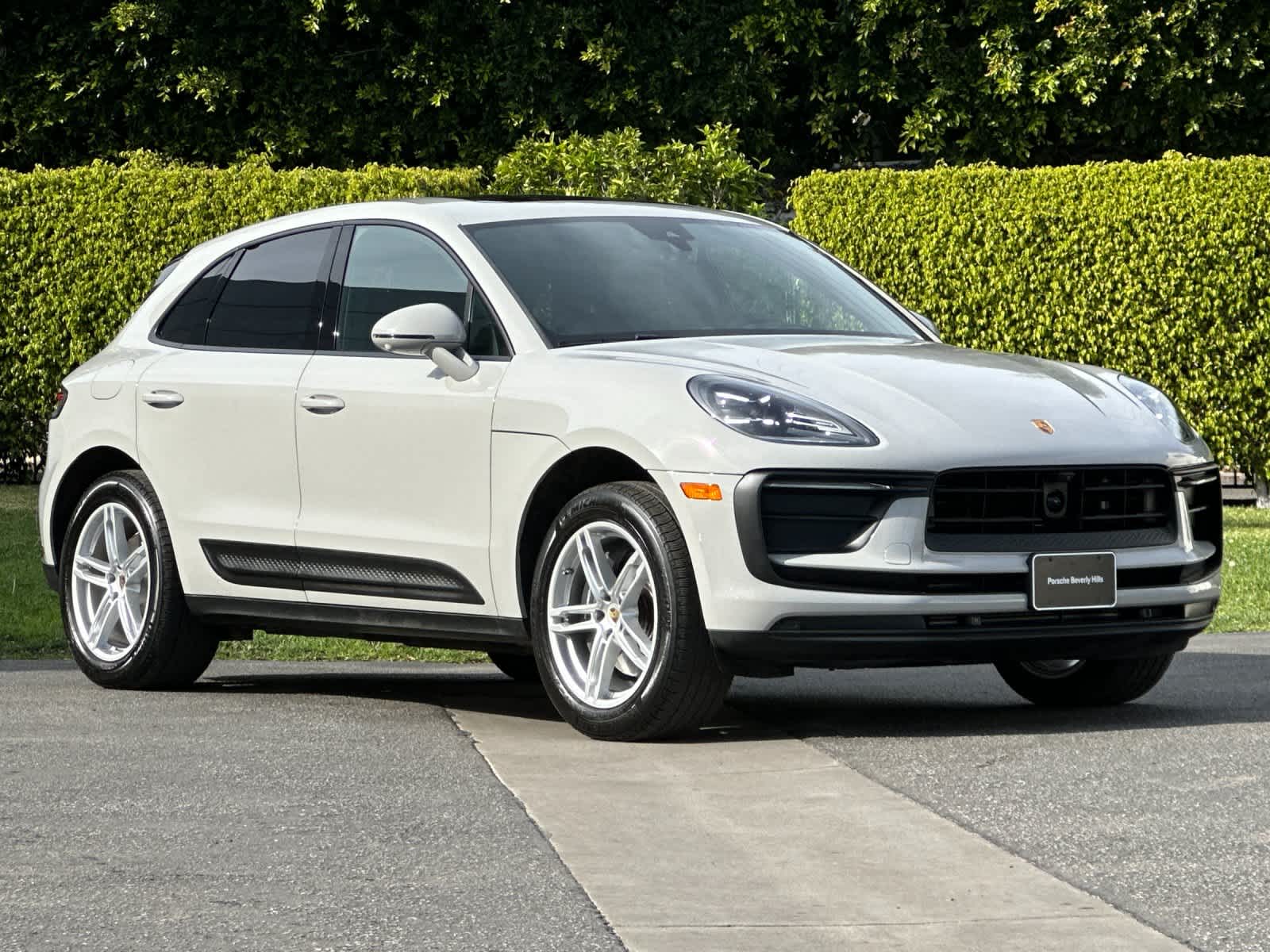 Thumbnail: 2025 Porsche Macan - 10