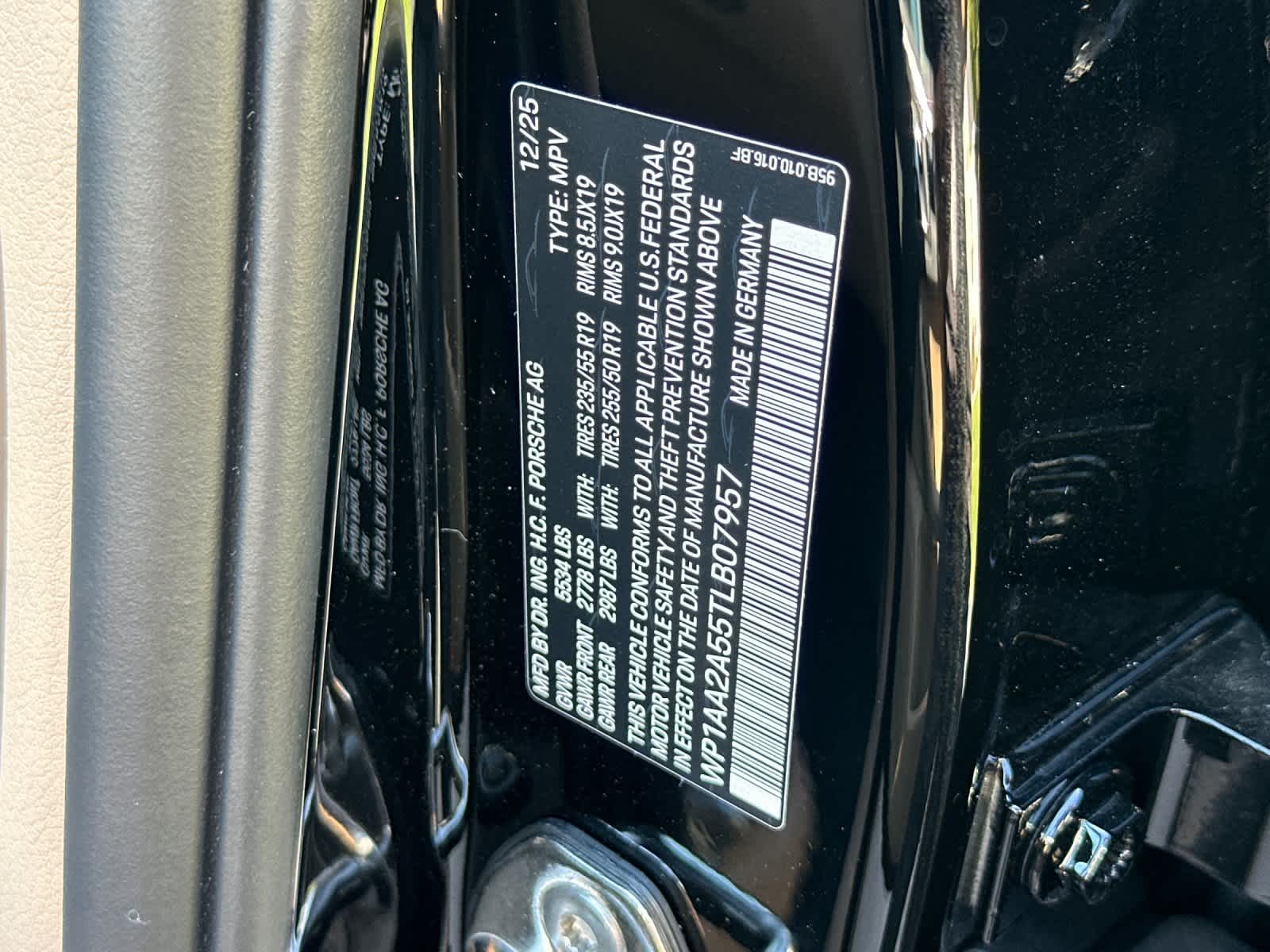 Thumbnail: 2026 Porsche Macan - 32