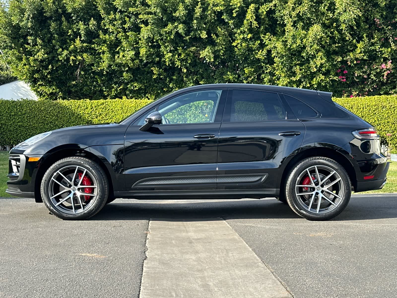 Thumbnail: 2026 Porsche Macan - 2