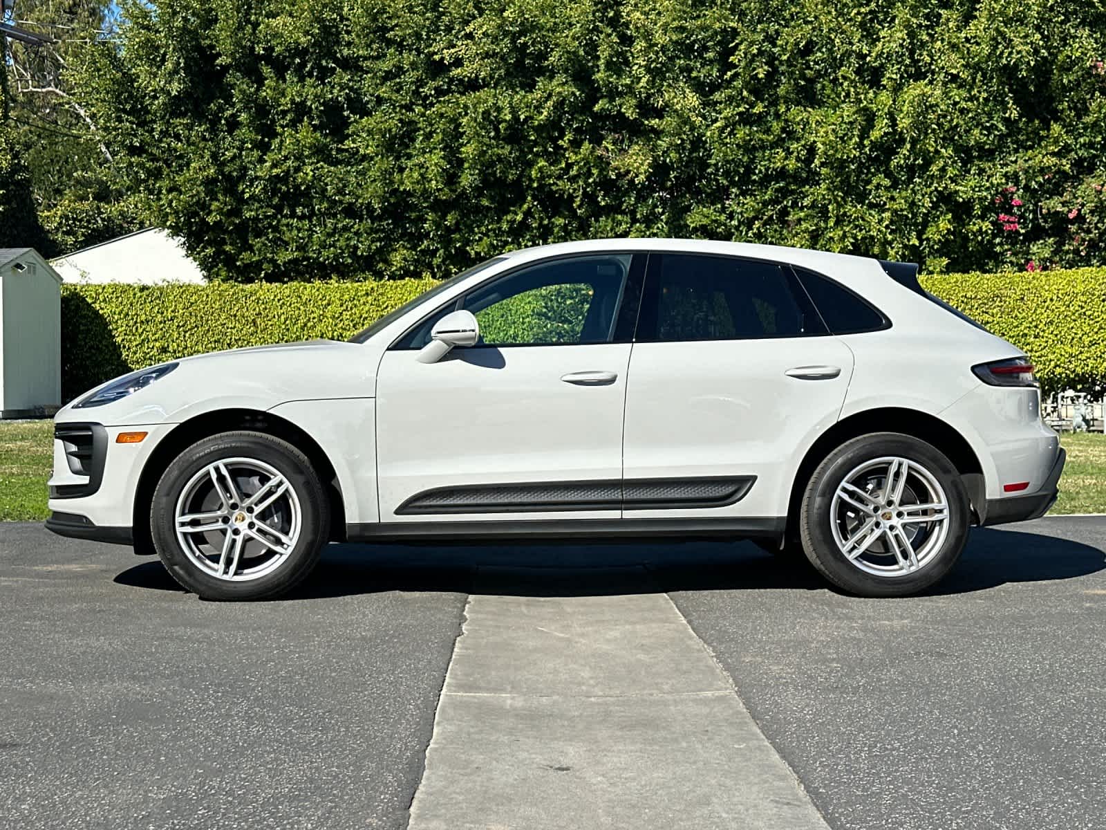 Thumbnail: 2025 Porsche Macan - 2