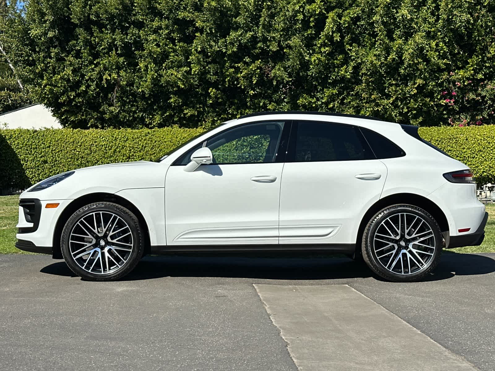 Thumbnail: 2025 Porsche Macan - 2