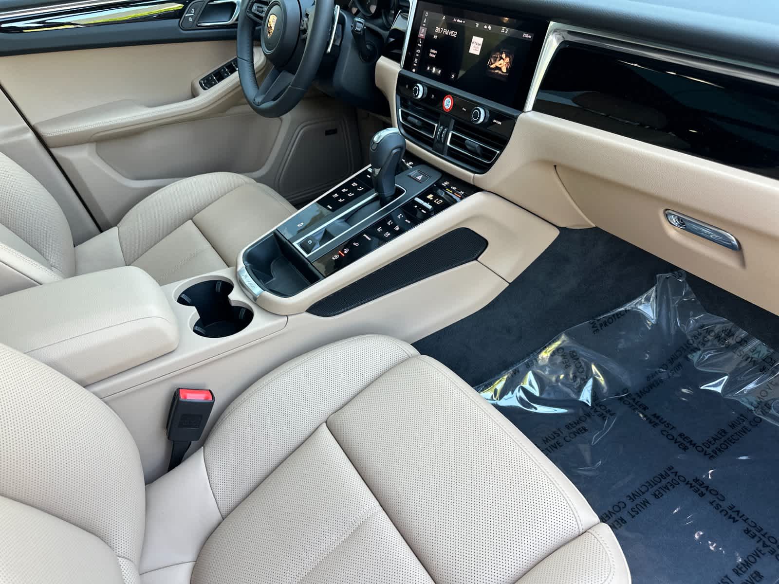 Thumbnail: 2026 Porsche Macan - 17