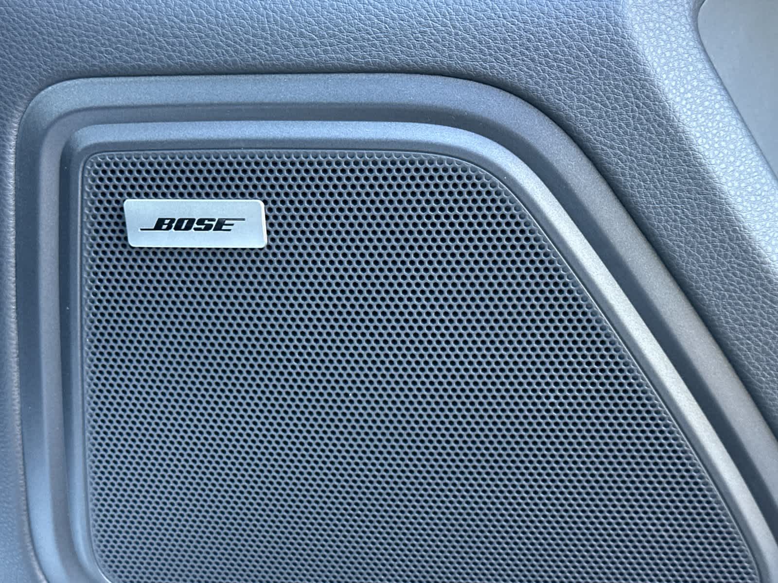 Thumbnail: 2026 Porsche Macan - 20