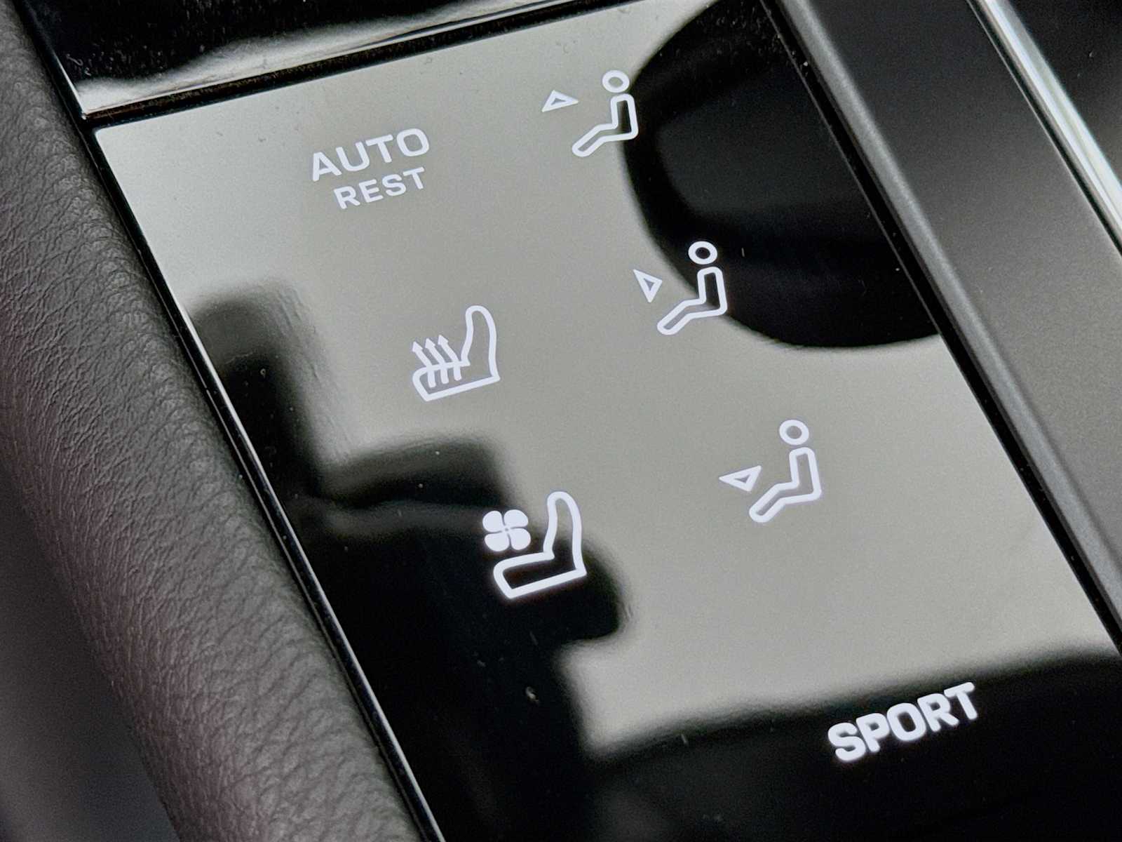 Thumbnail: 2026 Porsche Macan - 16