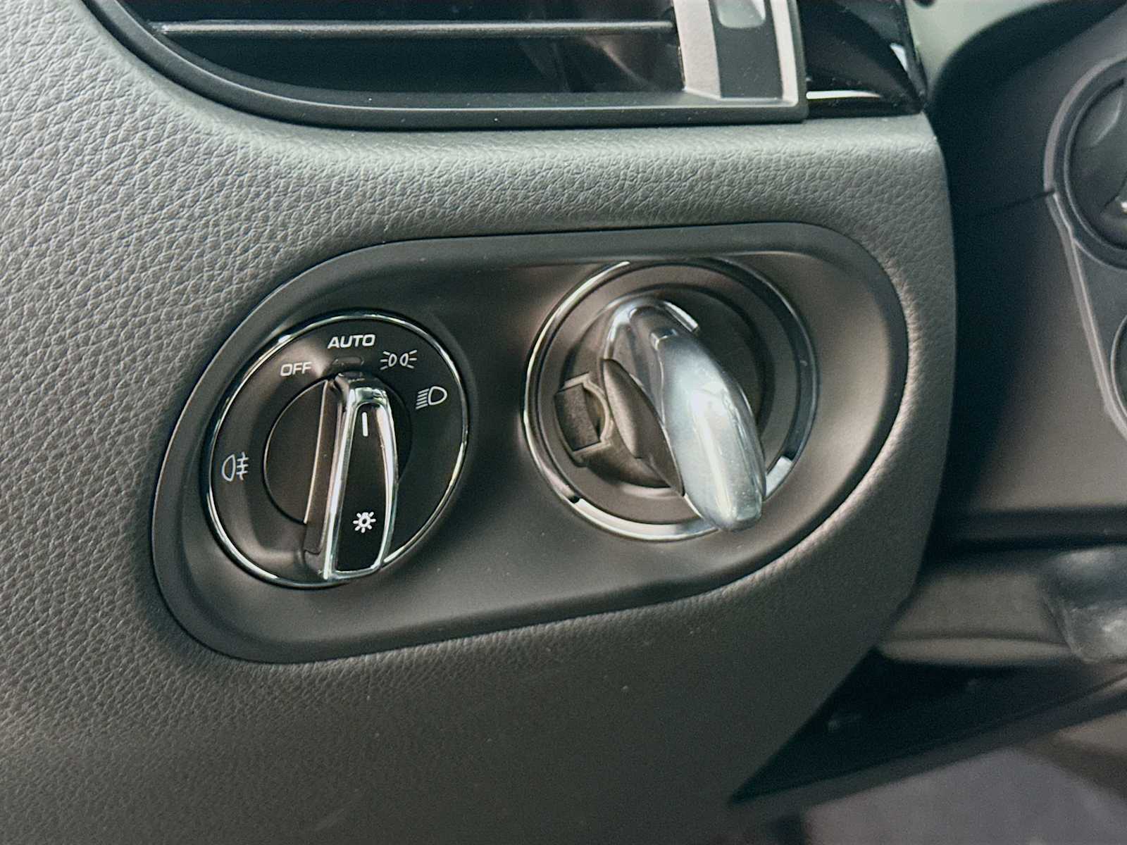 Thumbnail: 2026 Porsche Macan - 11