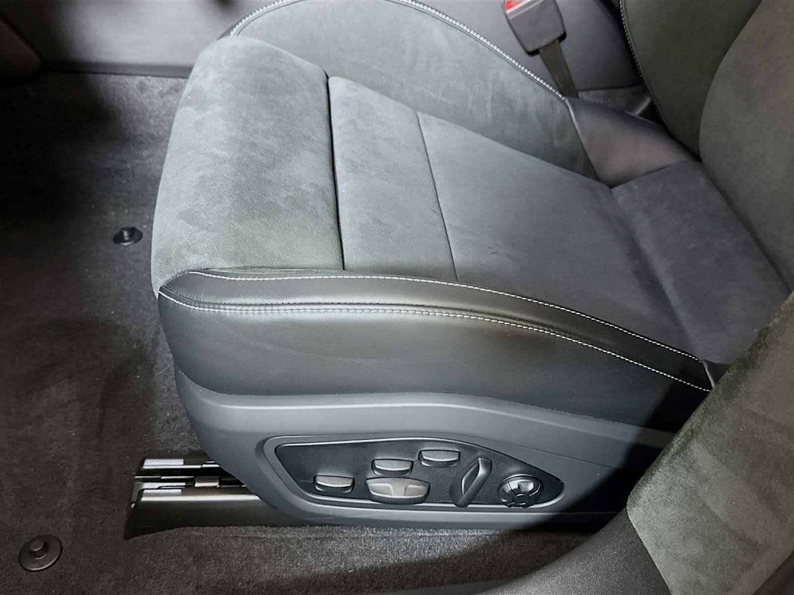 Thumbnail: 2025 Porsche Taycan - 15