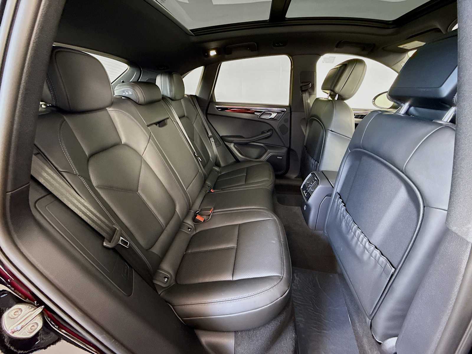 Thumbnail: 2026 Porsche Macan - 20