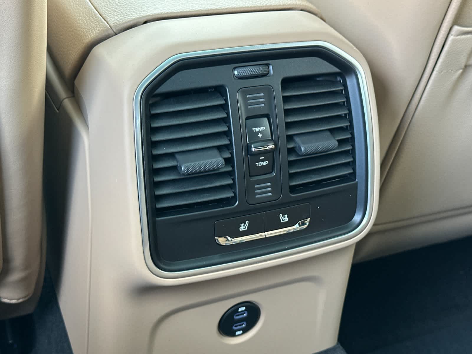 Thumbnail: 2026 Porsche Macan - 14