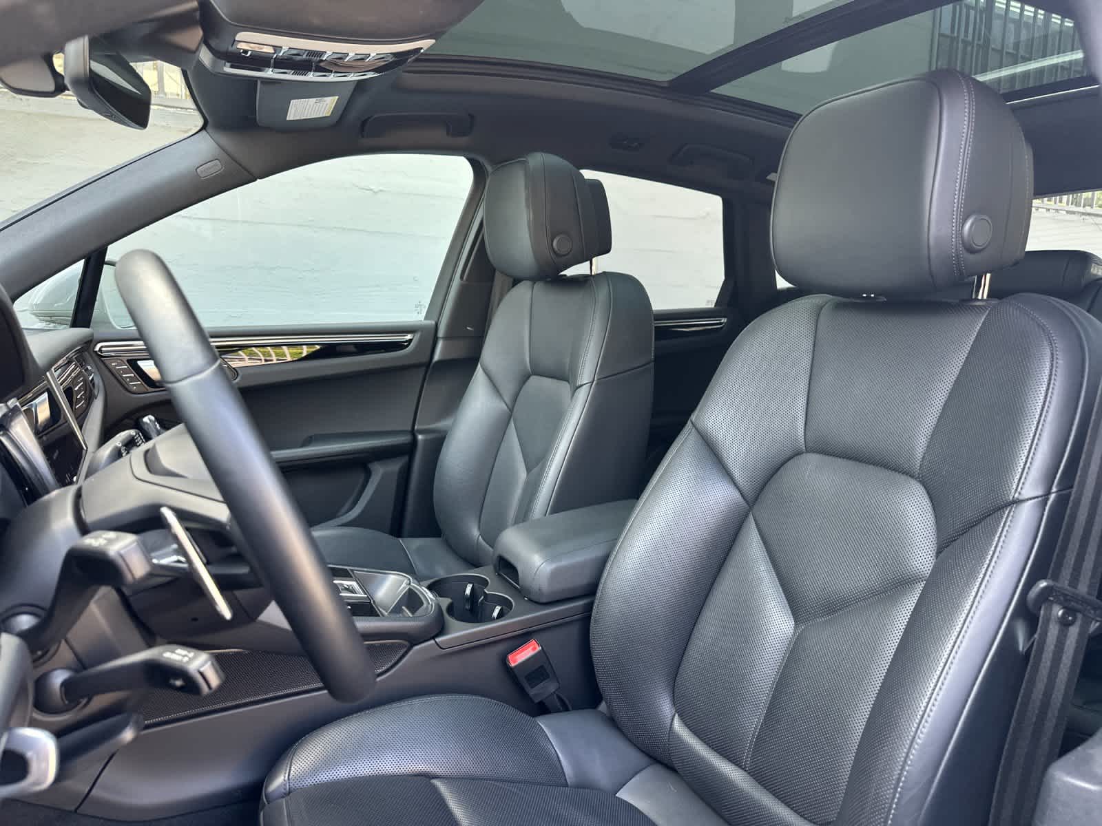 Thumbnail: 2023 Porsche Macan - 4