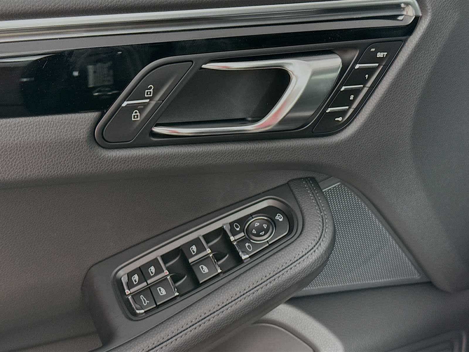 Thumbnail: 2026 Porsche Macan - 14