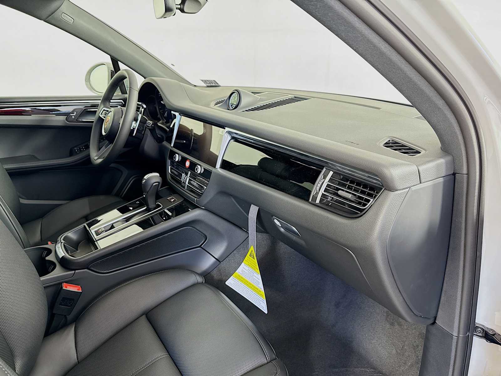 Thumbnail: 2026 Porsche Macan - 22