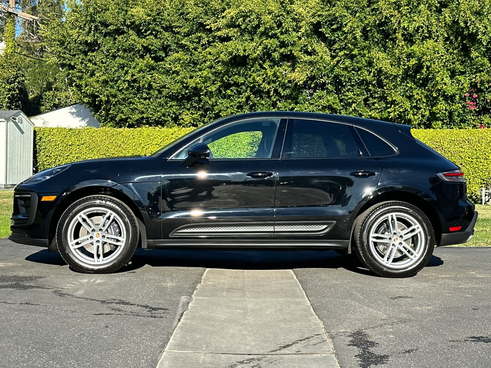Thumbnail: 2025 Porsche Macan - 2