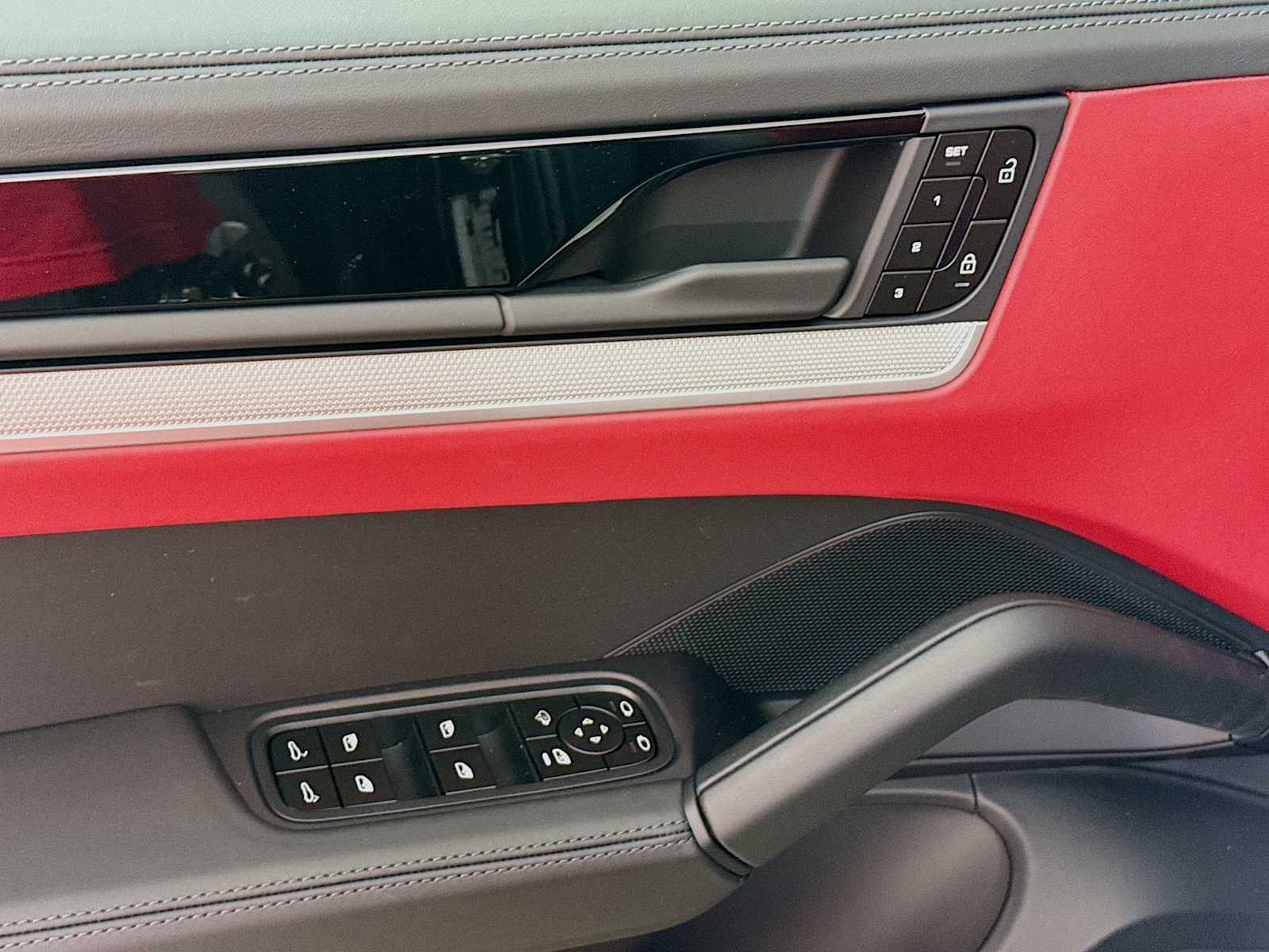 Thumbnail: 2025 Porsche Cayenne - 14