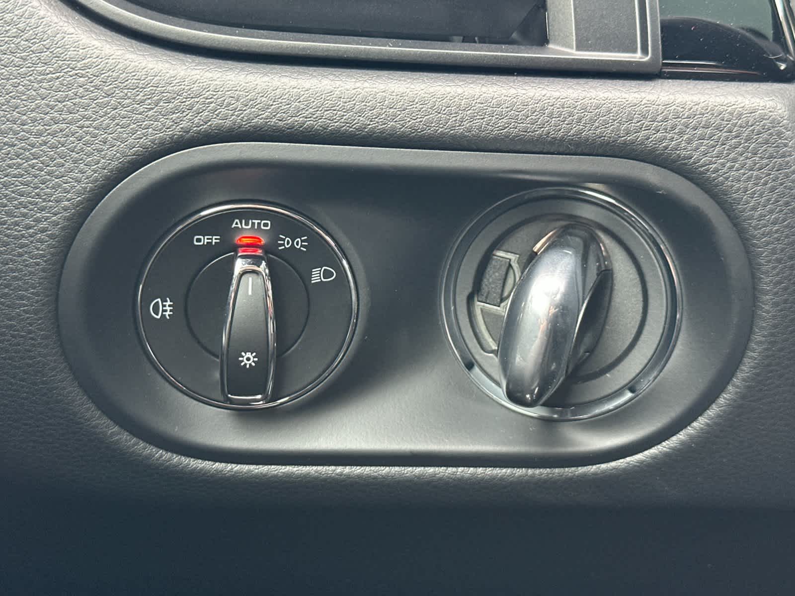 Thumbnail: 2026 Porsche Macan - 30