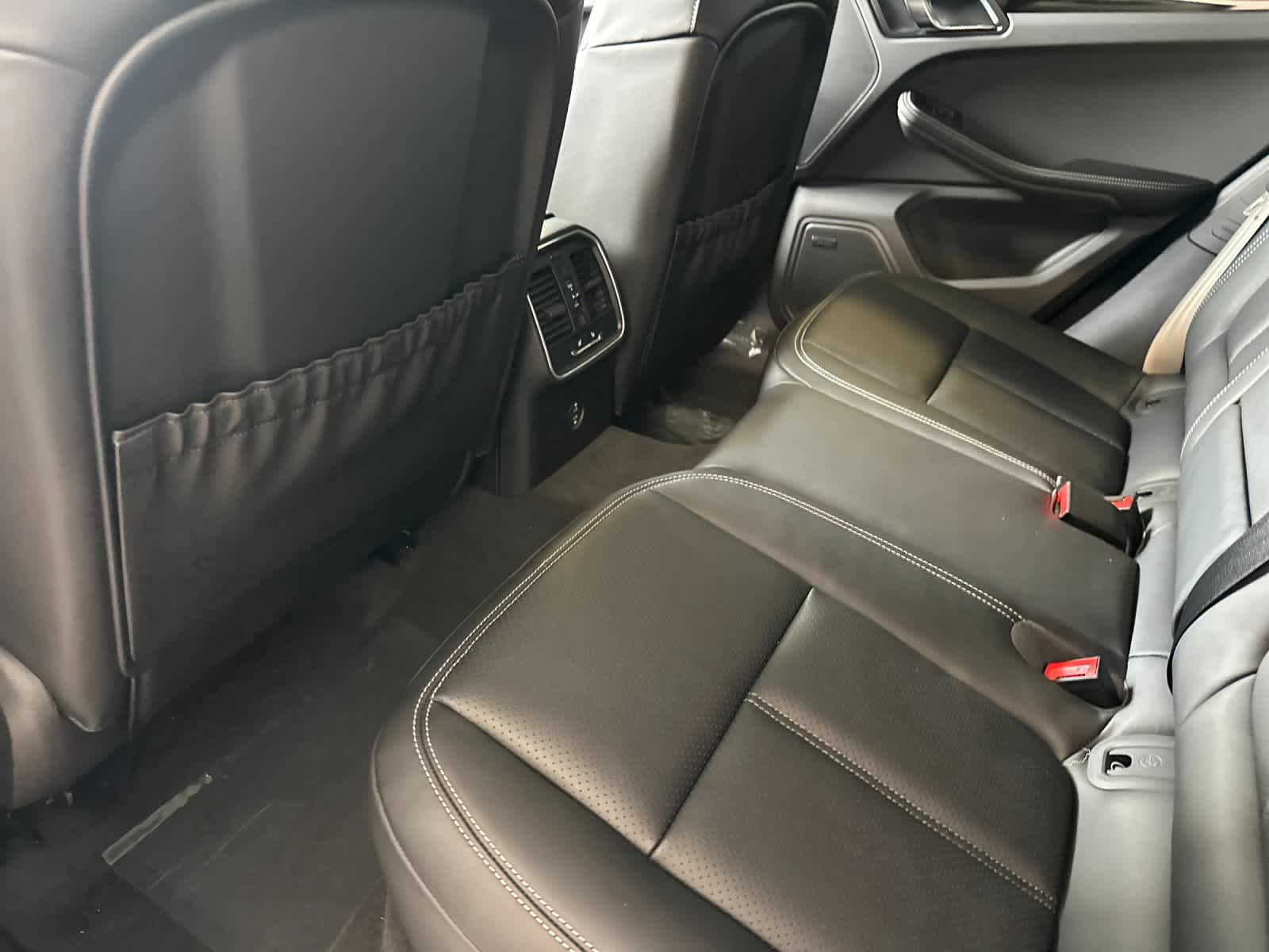 Thumbnail: 2026 Porsche Macan - 13