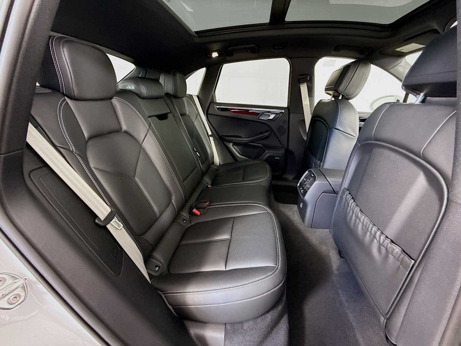 Thumbnail: 2026 Porsche Macan - 20