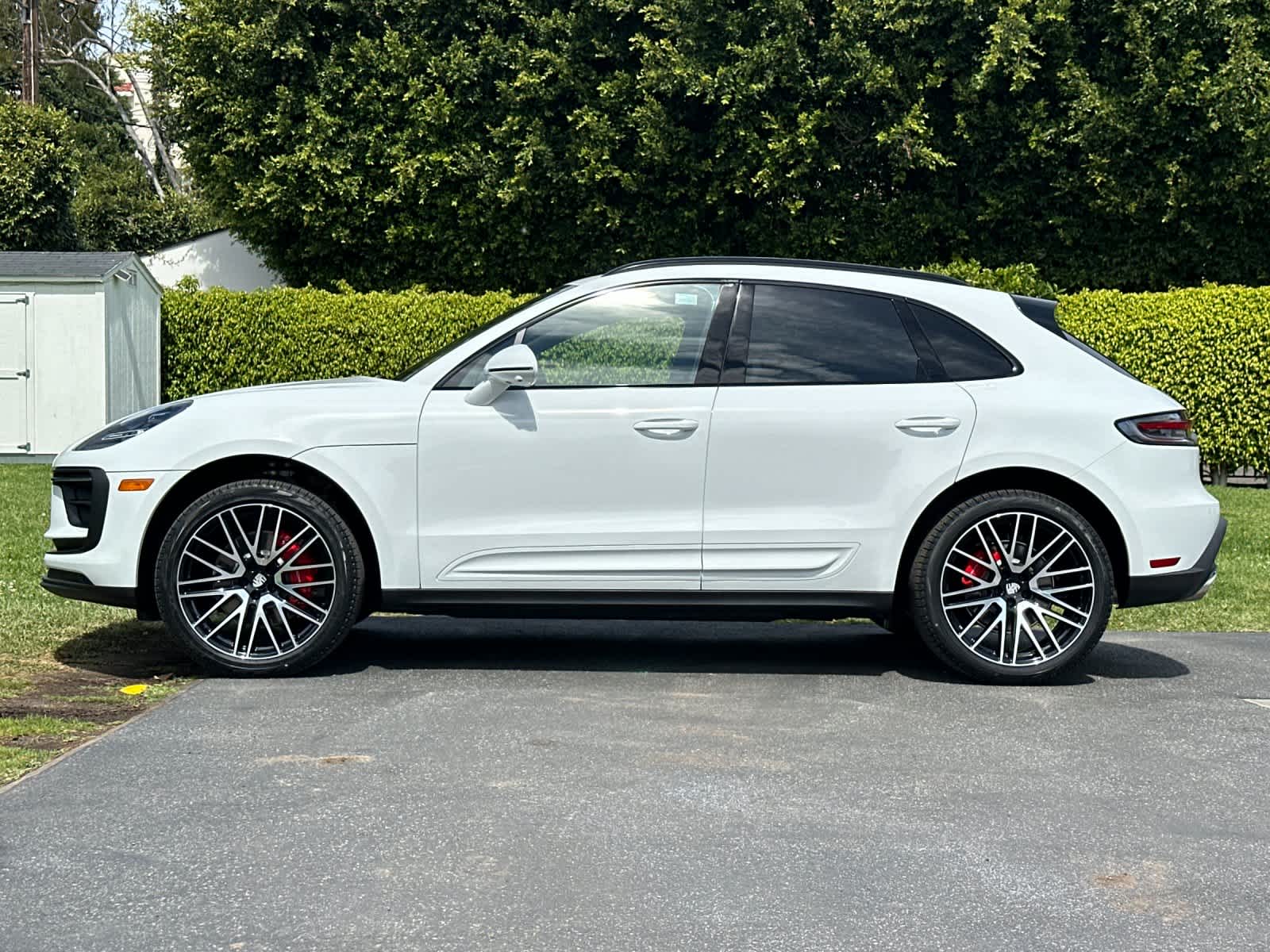 Thumbnail: 2026 Porsche Macan - 2