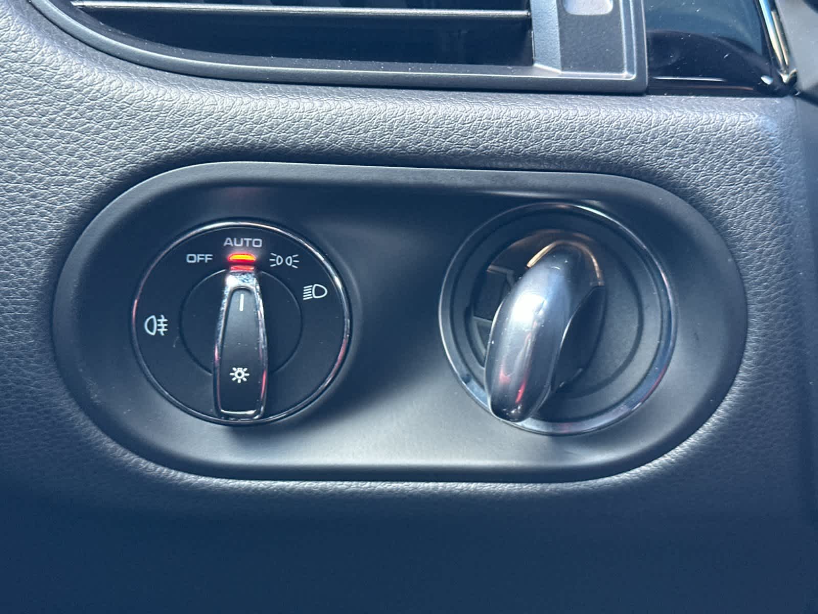 Thumbnail: 2025 Porsche Macan - 30