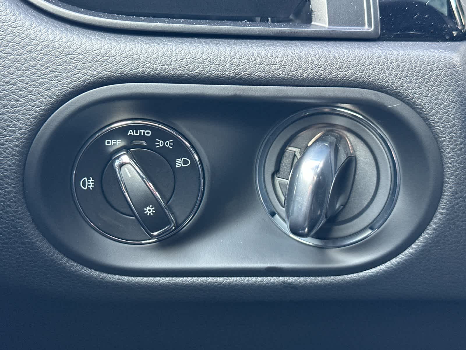 Thumbnail: 2025 Porsche Macan - 29