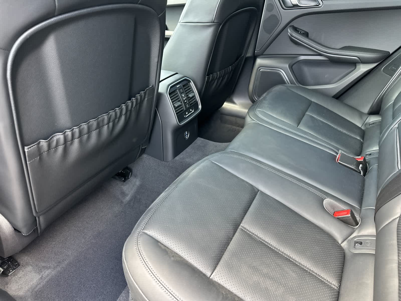 Thumbnail: 2026 Porsche Macan - 13