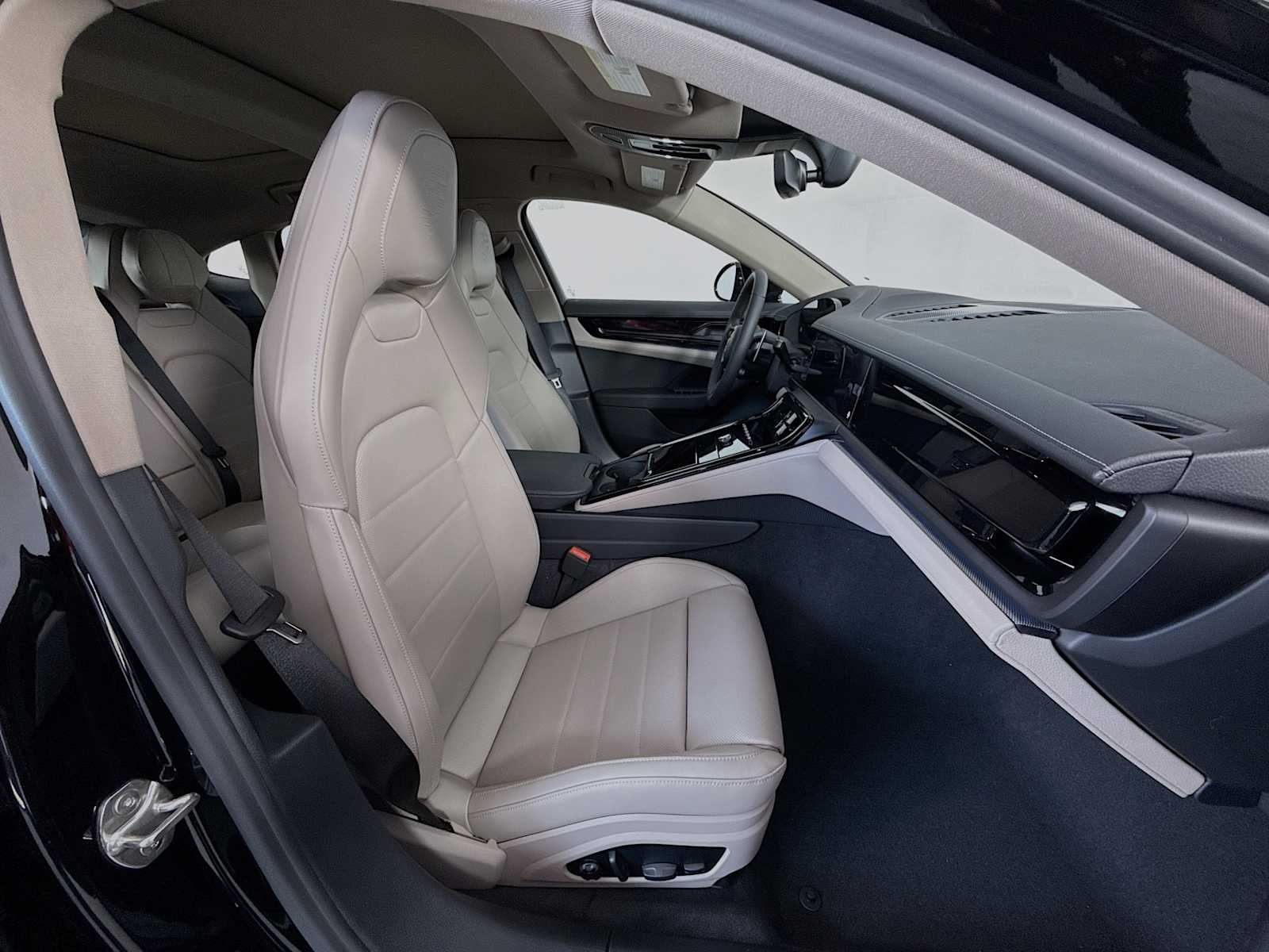 Thumbnail: 2025 Porsche Panamera - 21