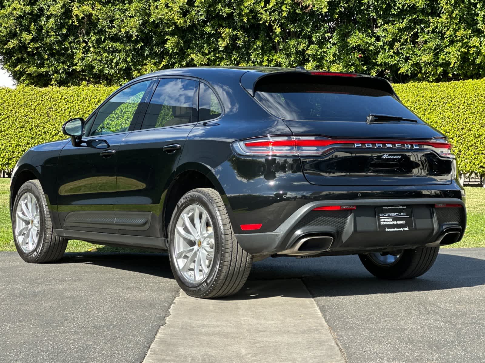 Thumbnail: 2025 Porsche Macan - 3