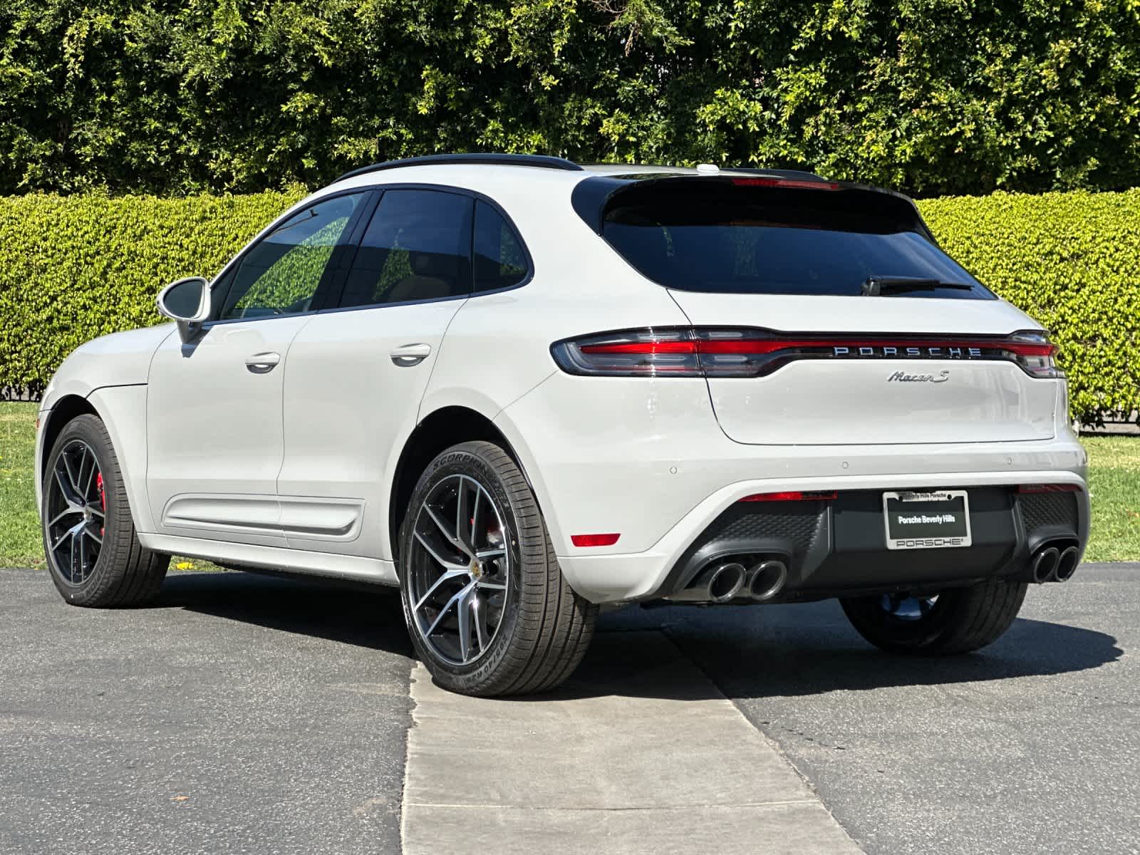 Thumbnail: 2026 Porsche Macan - 3