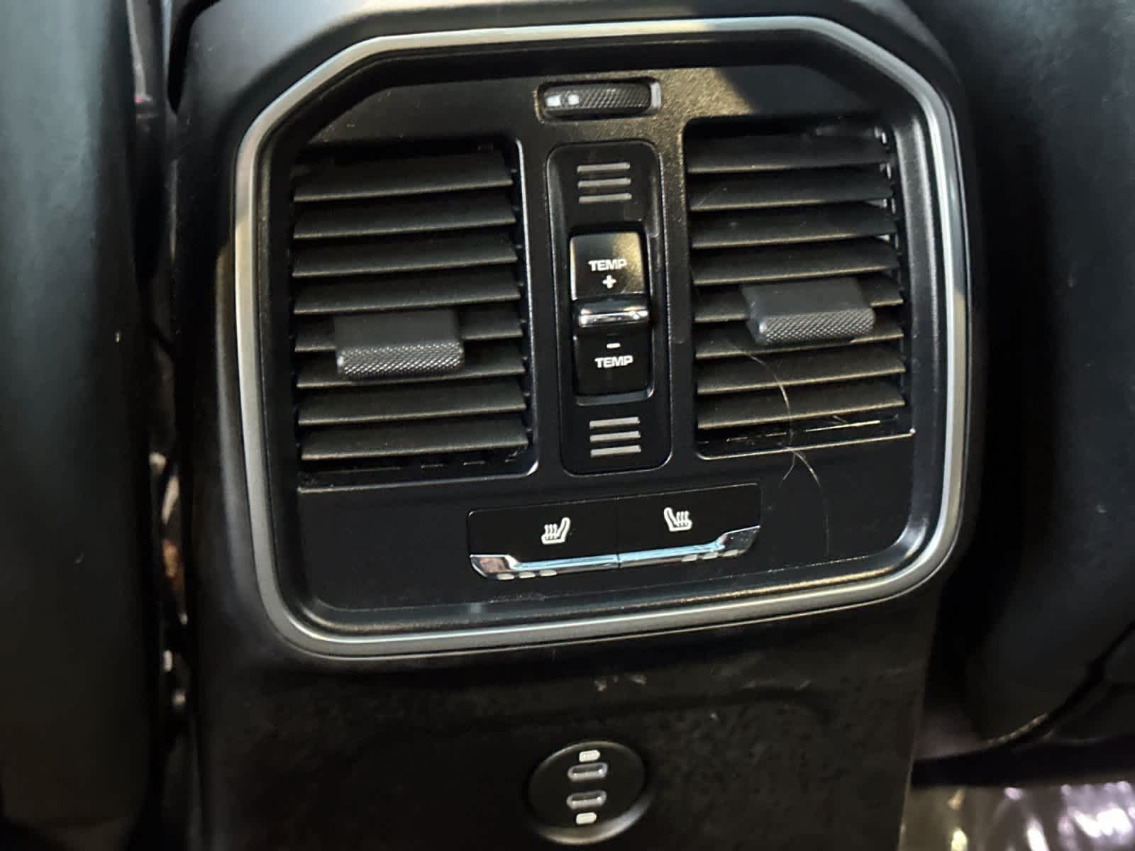 Thumbnail: 2025 Porsche Macan - 14