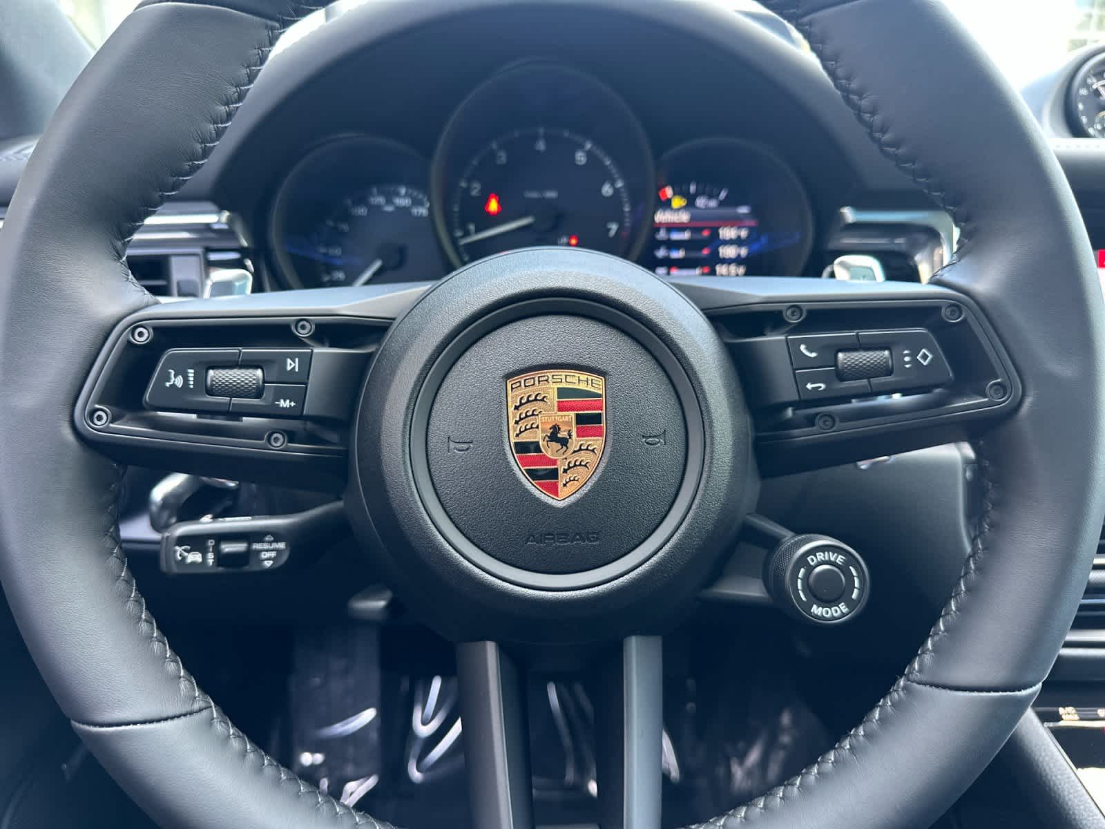 Thumbnail: 2026 Porsche Macan - 26