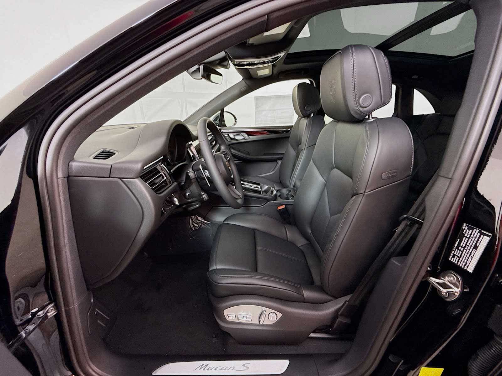 Thumbnail: 2026 Porsche Macan - 5